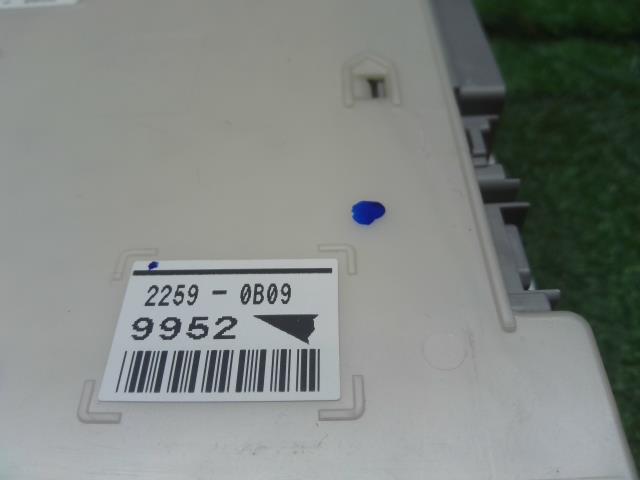 ヴェルファイア ヒューズボックス DBA-GGH25W