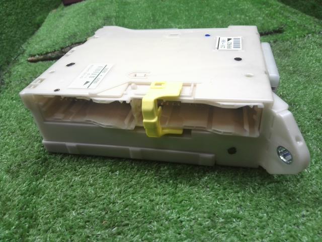 ヴェルファイア ヒューズボックス DBA-GGH25W
