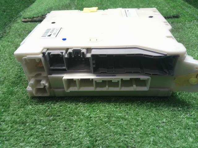 ヴェルファイア ヒューズボックス DBA-GGH25W