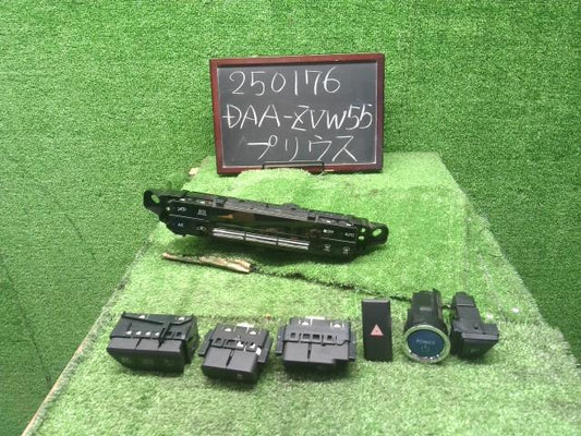 プリウス スイッチ DAA-ZVW55 55900-47200
