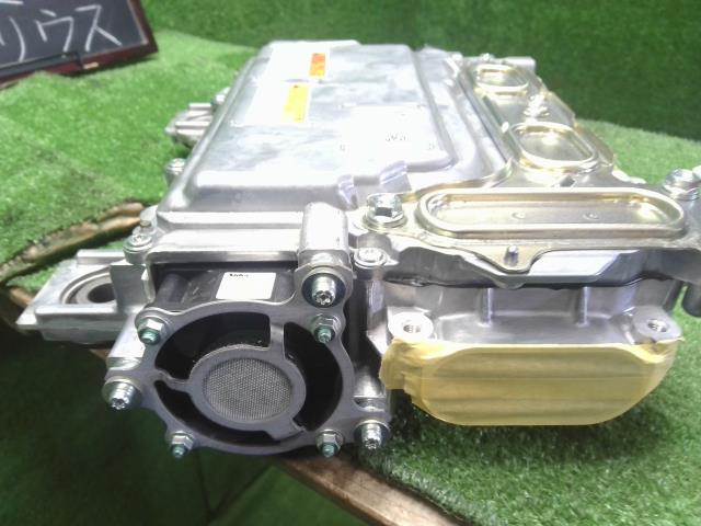プリウス ハイブリッド部品 DAA-ZVW55 G92B0-47010