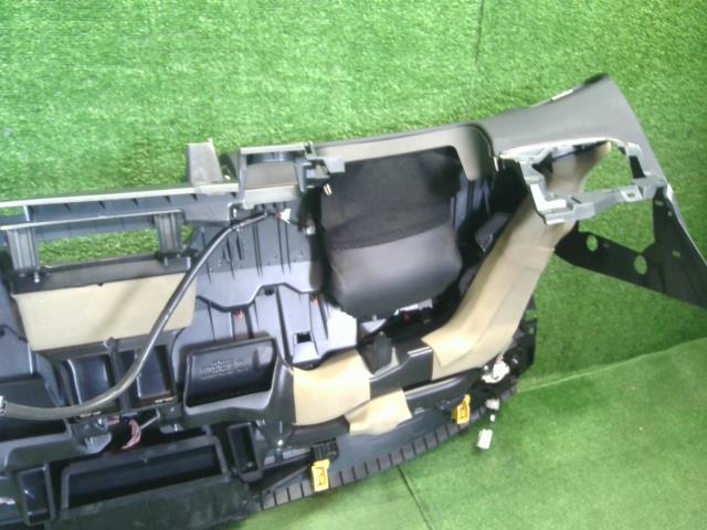 プリウス インストルメントパネル DAA-ZVW55 55302-47140-C1