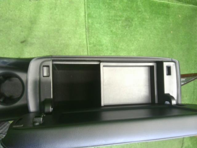 プリウス コンソールボックス DAA-ZVW55 58910-47040-C2
