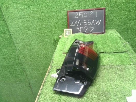 サクラ 右テールランプ ZAA-B6AW