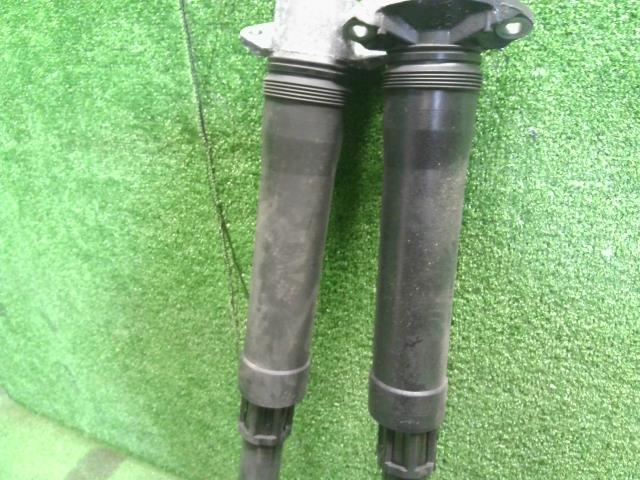 フィット Ｒストラット・アブソーバーセット 6BA-GR2 52611-TZD-J01