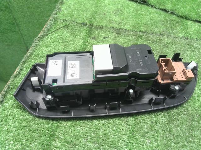 フィット パワーウインドウスイッチ 6BA-GR2 83541-TZA-J01ZA
