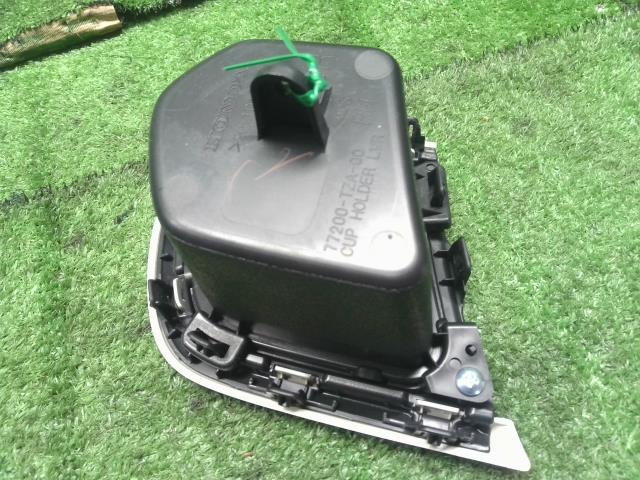フィット ドリンクホルダー 6BA-GR2 77235-TZA-003ZB