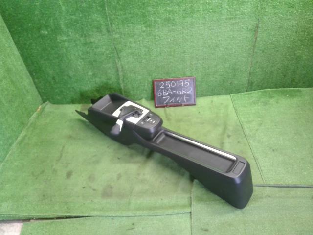 フィット コンソールボックス 6BA-GR2 83401-TZA-003ZA
