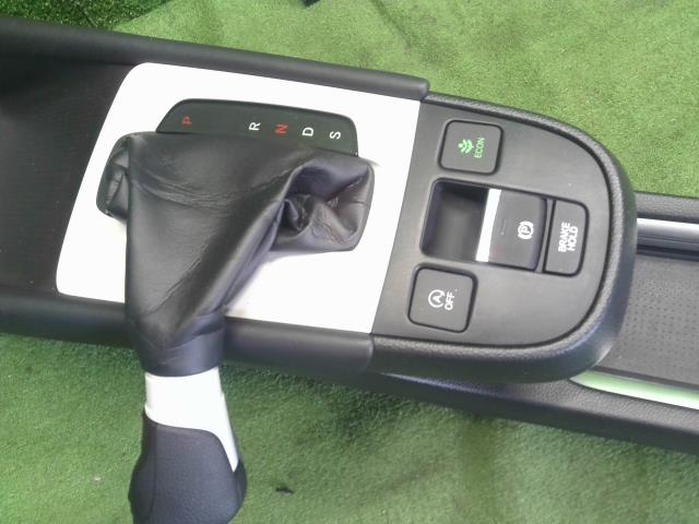 フィット コンソールボックス 6BA-GR2 83401-TZA-003ZA