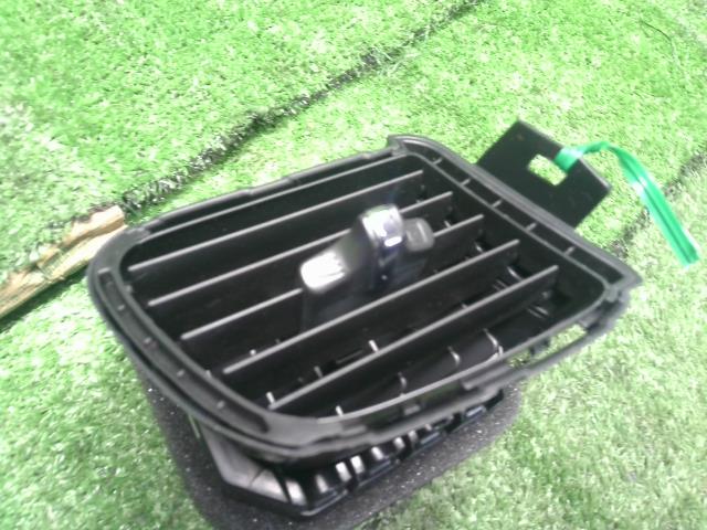 フィット 内装部品 6BA-GR2 77630-TZA-J01ZA