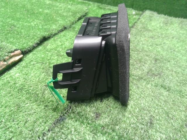 フィット 内装部品 6BA-GR2 77630-TZA-J01ZA