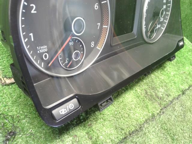 VW ゴルフトゥーラン スピードメーター DBA-1TCTHW 1T0920875D