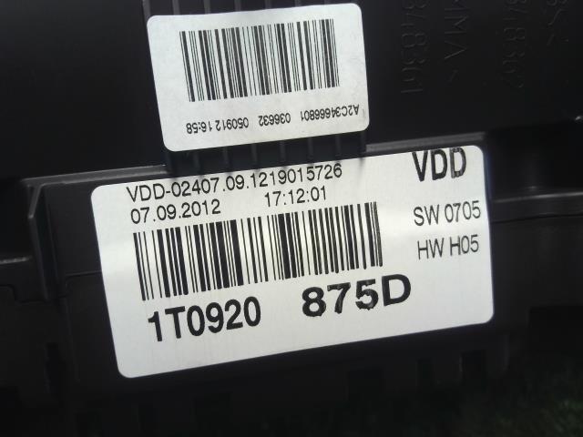 VW ゴルフトゥーラン スピードメーター DBA-1TCTHW 1T0920875D