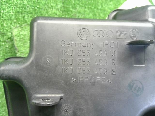 VW ゴルフトゥーラン ウォッシャータンク DBA-1TCTHW 1K0955453S