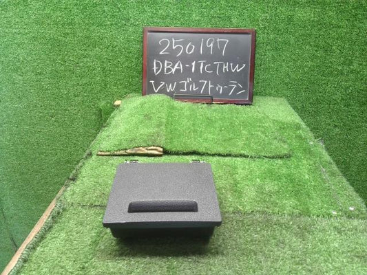 VW ゴルフトゥーラン ドリンクホルダー DBA-1TCTHW