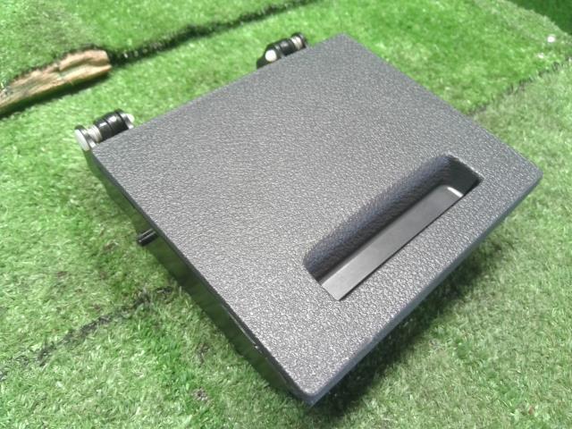 VW ゴルフトゥーラン ドリンクホルダー DBA-1TCTHW