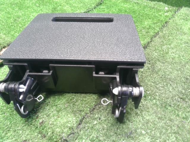 VW ゴルフトゥーラン ドリンクホルダー DBA-1TCTHW