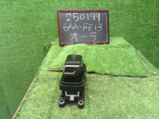 オーラ シフトレバー 6AA-FE13