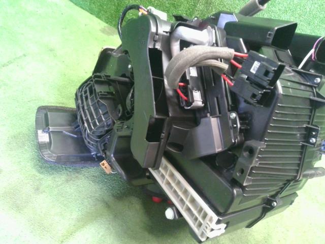 オーラ カーヒーター 6AA-FE13