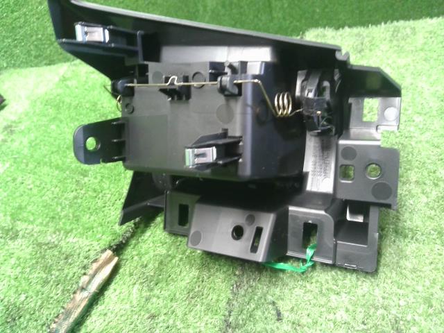オーラ ドリンクホルダー 6AA-FE13
