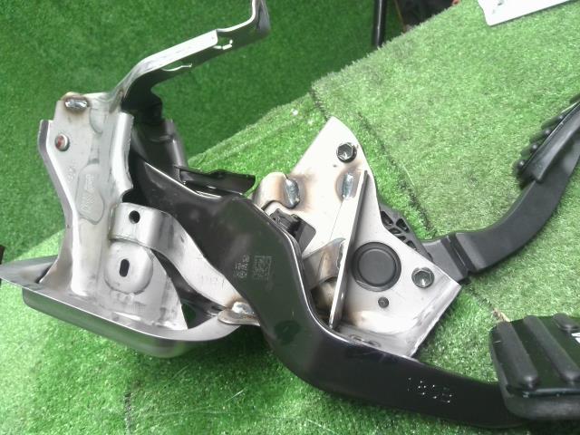 オーラ ペダル 6AA-FE13