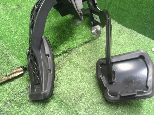 オーラ ペダル 6AA-FE13