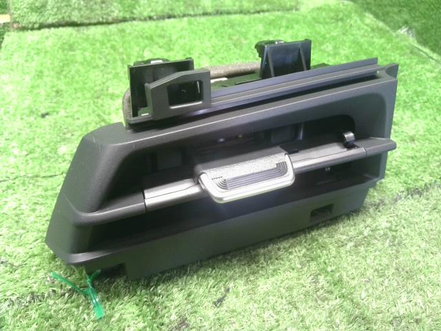 オーラ 内装部品 6AA-FE13