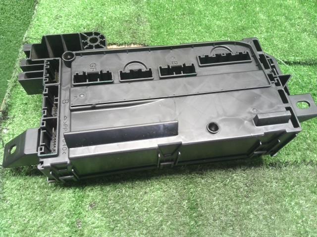 サンバー ヒューズボックス 3BD-S331B 82600B5210
