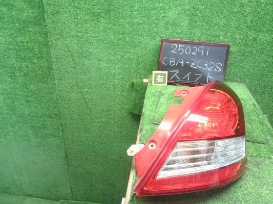 スイフト 右テールランプ CBA-ZC32S 35650-72L01