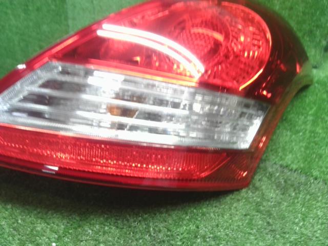 スイフト 右テールランプ CBA-ZC32S 35650-72L01