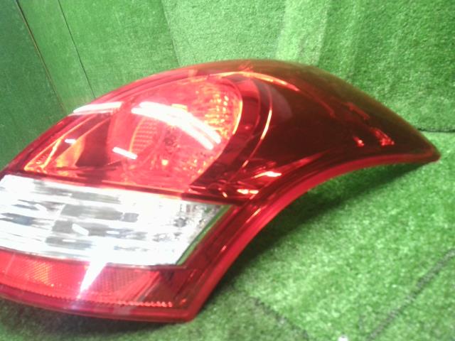 スイフト 右テールランプ CBA-ZC32S 35650-72L01