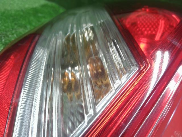 スイフト 左テールランプ CBA-ZC32S 35670-72L01