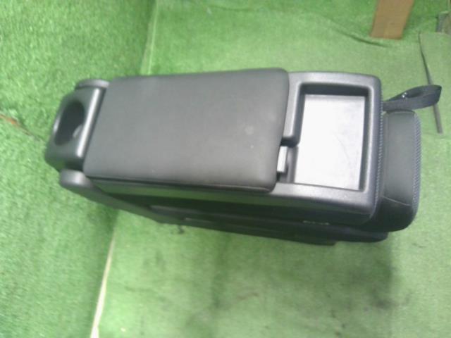 セレナ コンソールボックス DAA-GNC27 88317-5TA0A