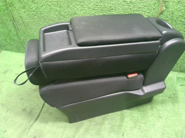 セレナ コンソールボックス DAA-GNC27 88317-5TA0A