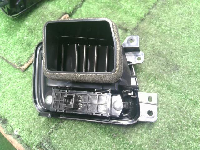 セレナ 内装部品 DAA-GNC27 68760-5TA0A