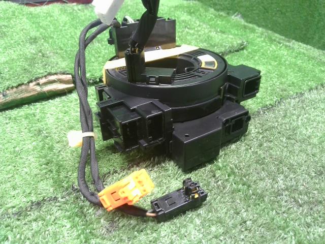 【中古】レクサス GS DBA-GRL11 スパイラルケーブル 84307-30220 自社品番250299 085