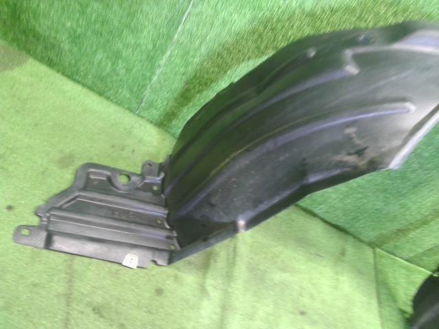 シエンタ 右Ｆインナーフェンダー DAA-NHP170G 53875-52310