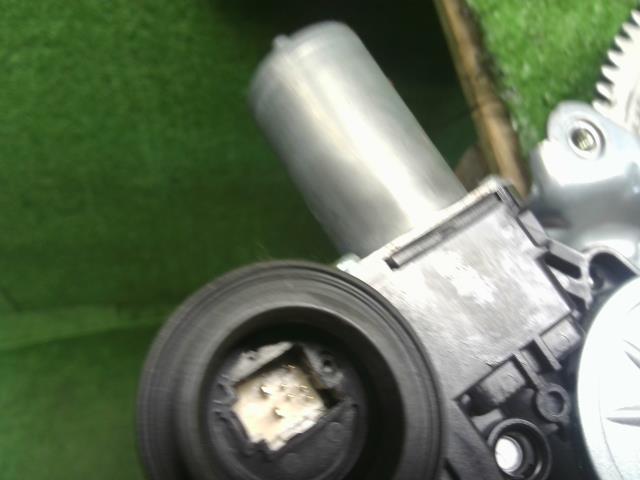 シエンタ 右Ｆドアレギュレータ・モーター DAA-NHP170G 69801-52140