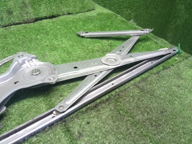 シエンタ 右Ｆドアレギュレータ・モーター DAA-NHP170G 69801-52140
