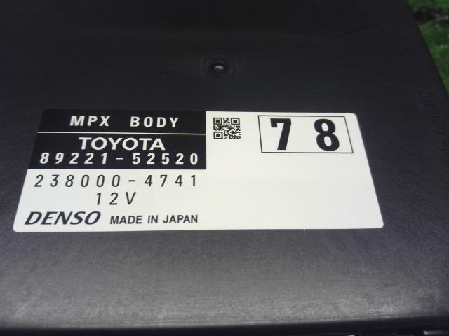 シエンタ ヒューズボックス DAA-NHP170G