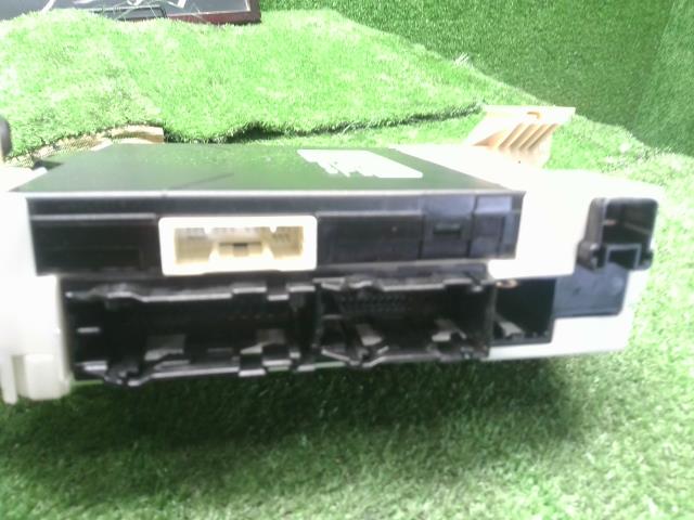 シエンタ ヒューズボックス DAA-NHP170G