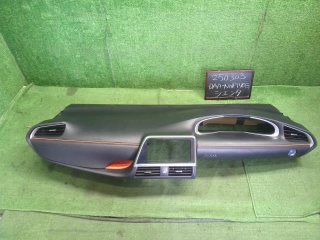 シエンタ インストルメントパネル DAA-NHP170G 55302-52200-C0