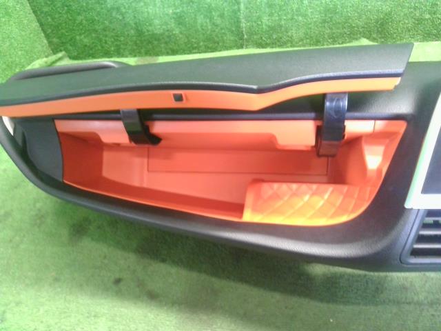 シエンタ インストルメントパネル DAA-NHP170G 55302-52200-C0