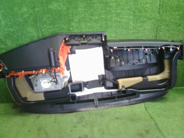 シエンタ インストルメントパネル DAA-NHP170G 55302-52200-C0