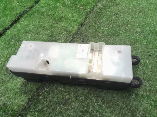 セレナ パワーウインドウスイッチ UA-TNC24 25401-CX000