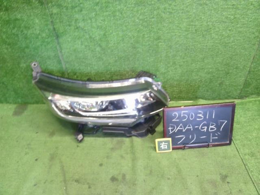 フリード 右ヘッドランプＡＳＳＹ DAA-GB7 33100-TDK-J61