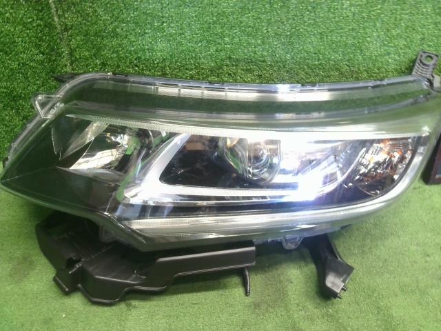 フリード 左ヘッドランプＡＳＳＹ DAA-GB7 33150-TDK-J61
