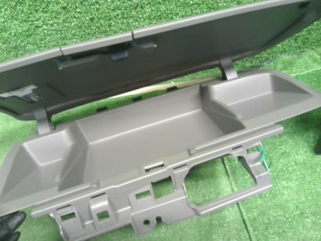フリード グローブＢＯＸ DAA-GB7 77770-TDK-003ZA
