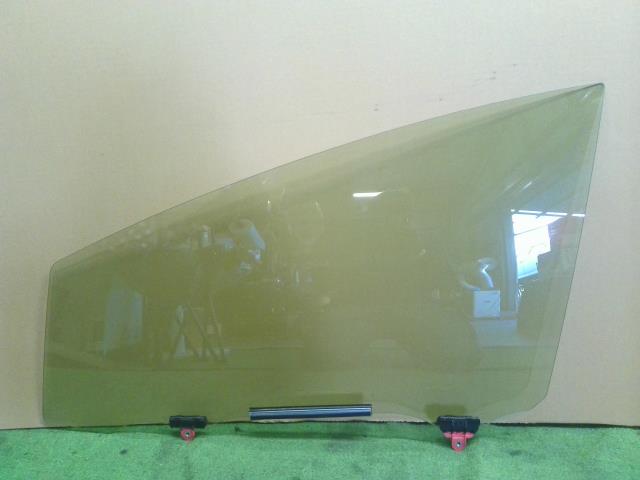 プリウスα 左Ｆドアガラス DAA-ZVW41W 68102-47120