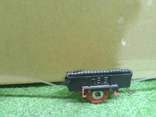 プリウスα 左Ｆドアガラス DAA-ZVW41W 68102-47120